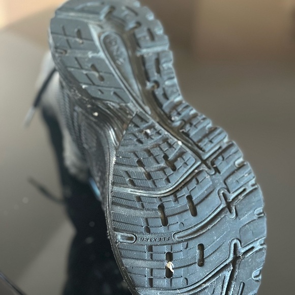 Women’s Brooks Black Athletic Running Shoes size 8.5 wide - Picture 6 of 9